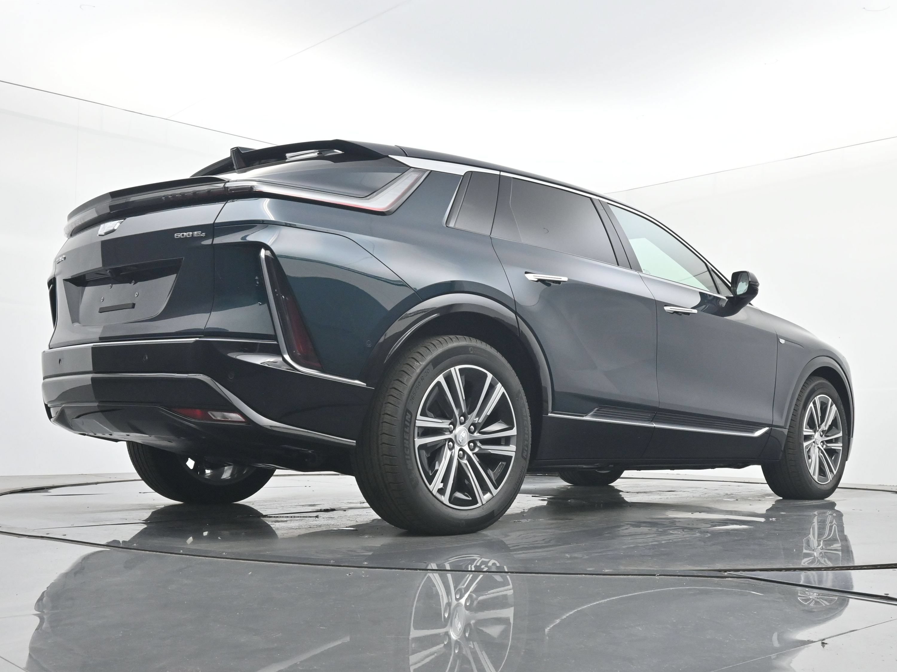 New 2026 Cadillac Lyriq Luxury w/ LPO, Floor Liner Package AWD/4WD image 19