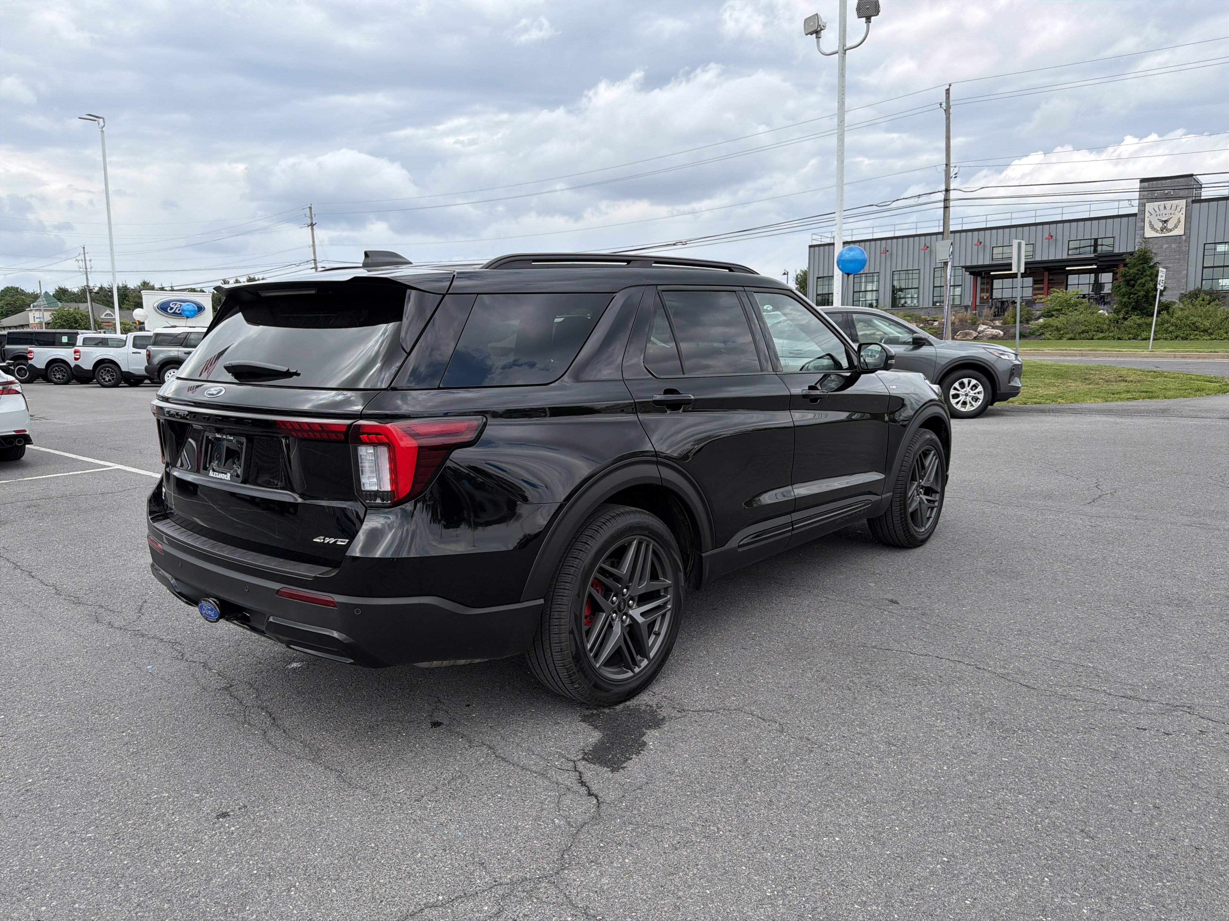 Used 2026 Ford Explorer ST-Line w/ ST-Line Street Pack AWD/4WD image 3