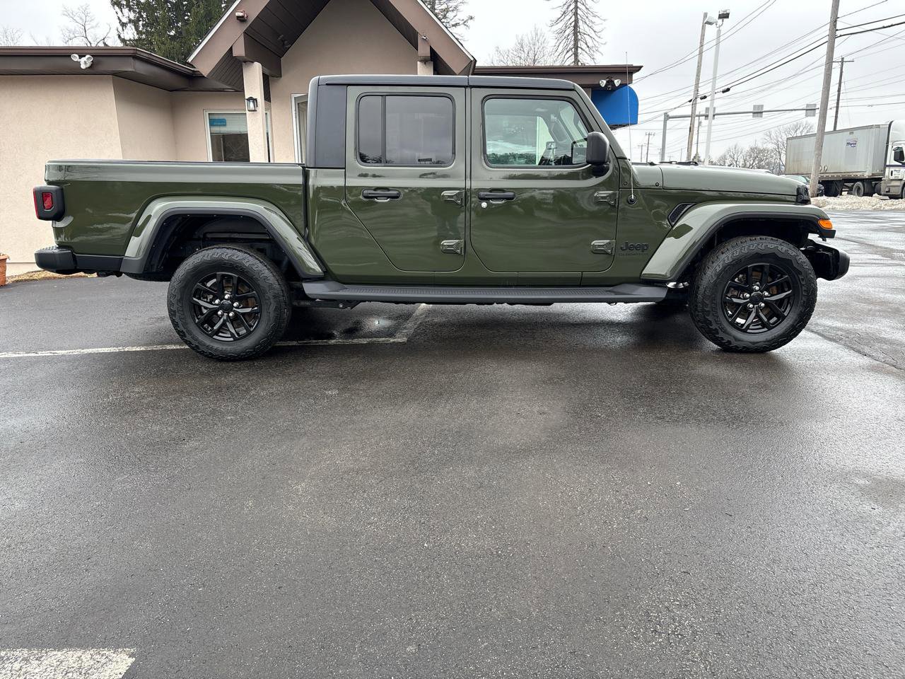 Used 2021 Jeep Gladiator Sport image 4
