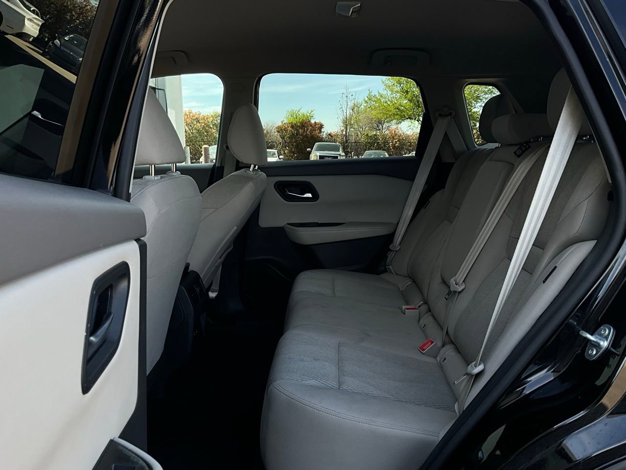 Used 2025 Nissan Rogue SV image 12
