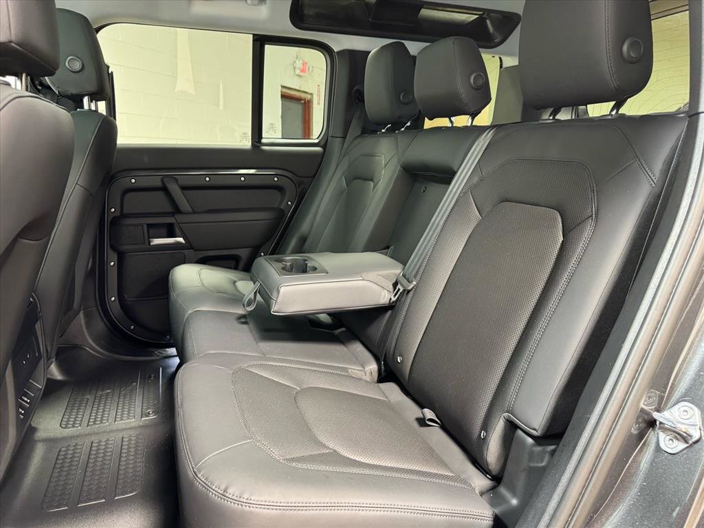 Used 2026 Land Rover Defender 110 S image 27