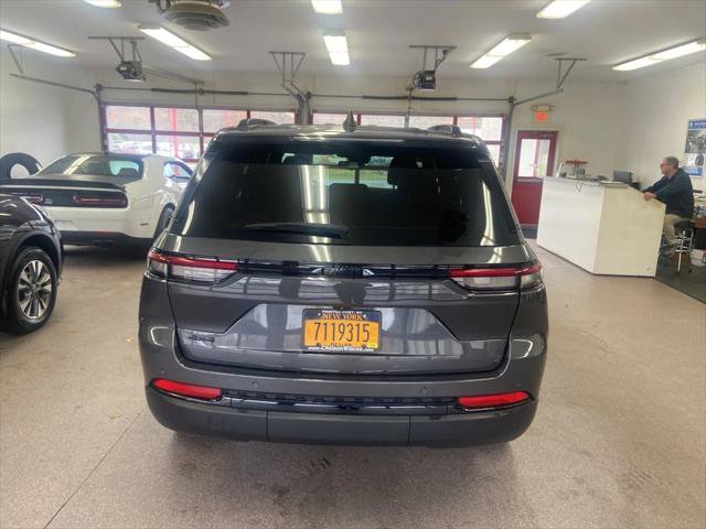 Certified 2023 Jeep Grand Cherokee Altitude image 11
