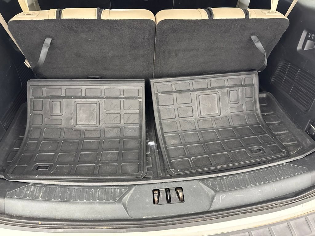 Used 2020 Ford Explorer XLT w/ Equipment Group 202A AWD/4WD image 30