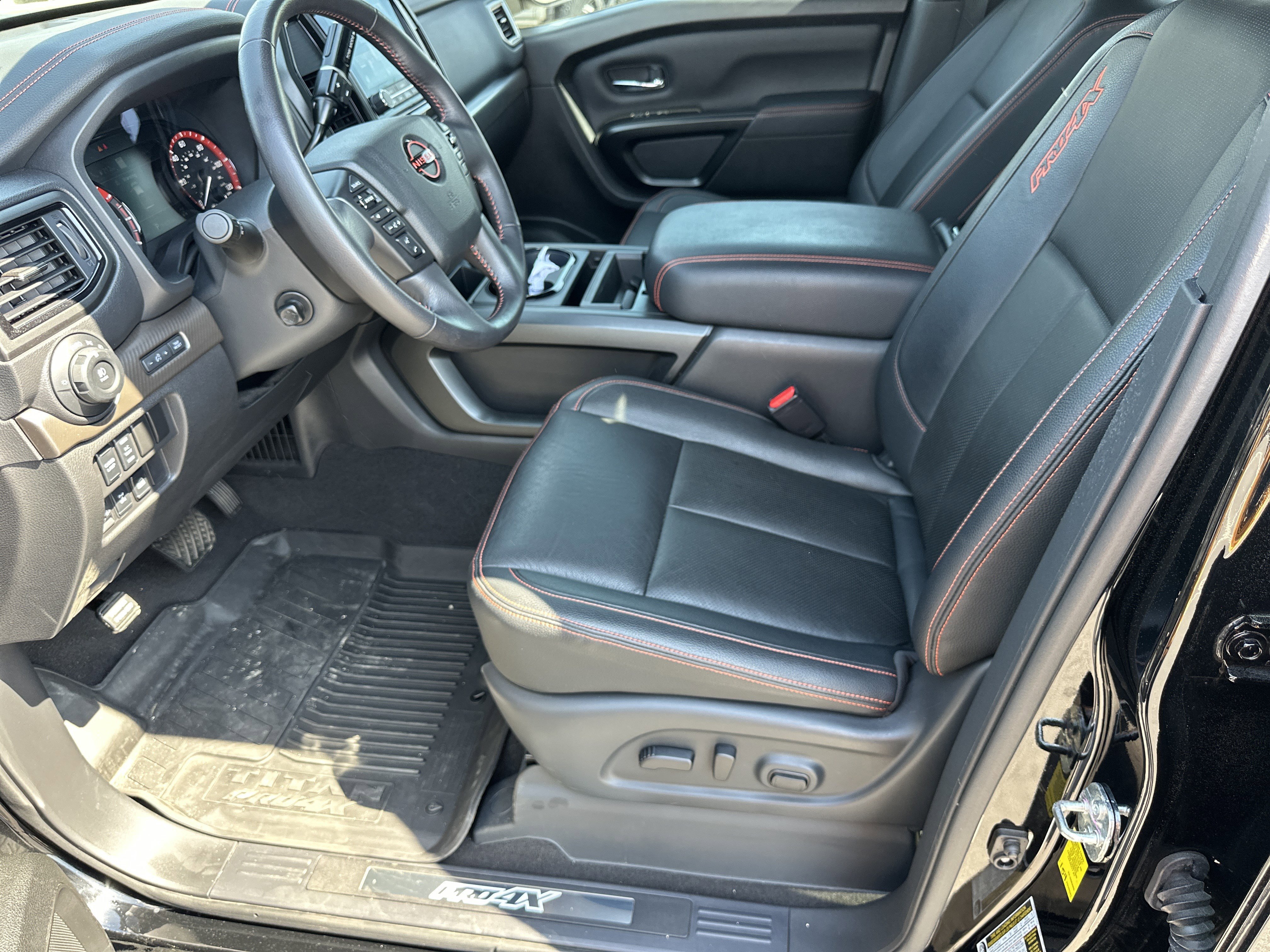 Used 2024 Nissan Titan PRO-4X w/ Pro-4x Convenience Package image 10