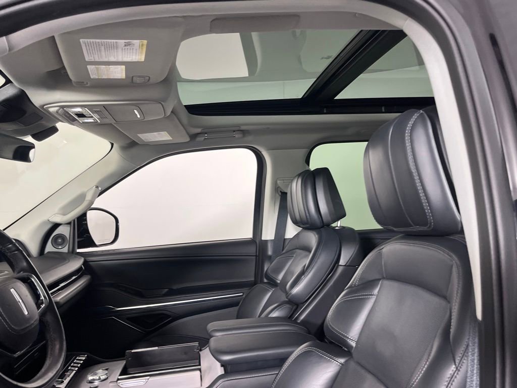 Used 2025 Lincoln Navigator L Reserve image 24
