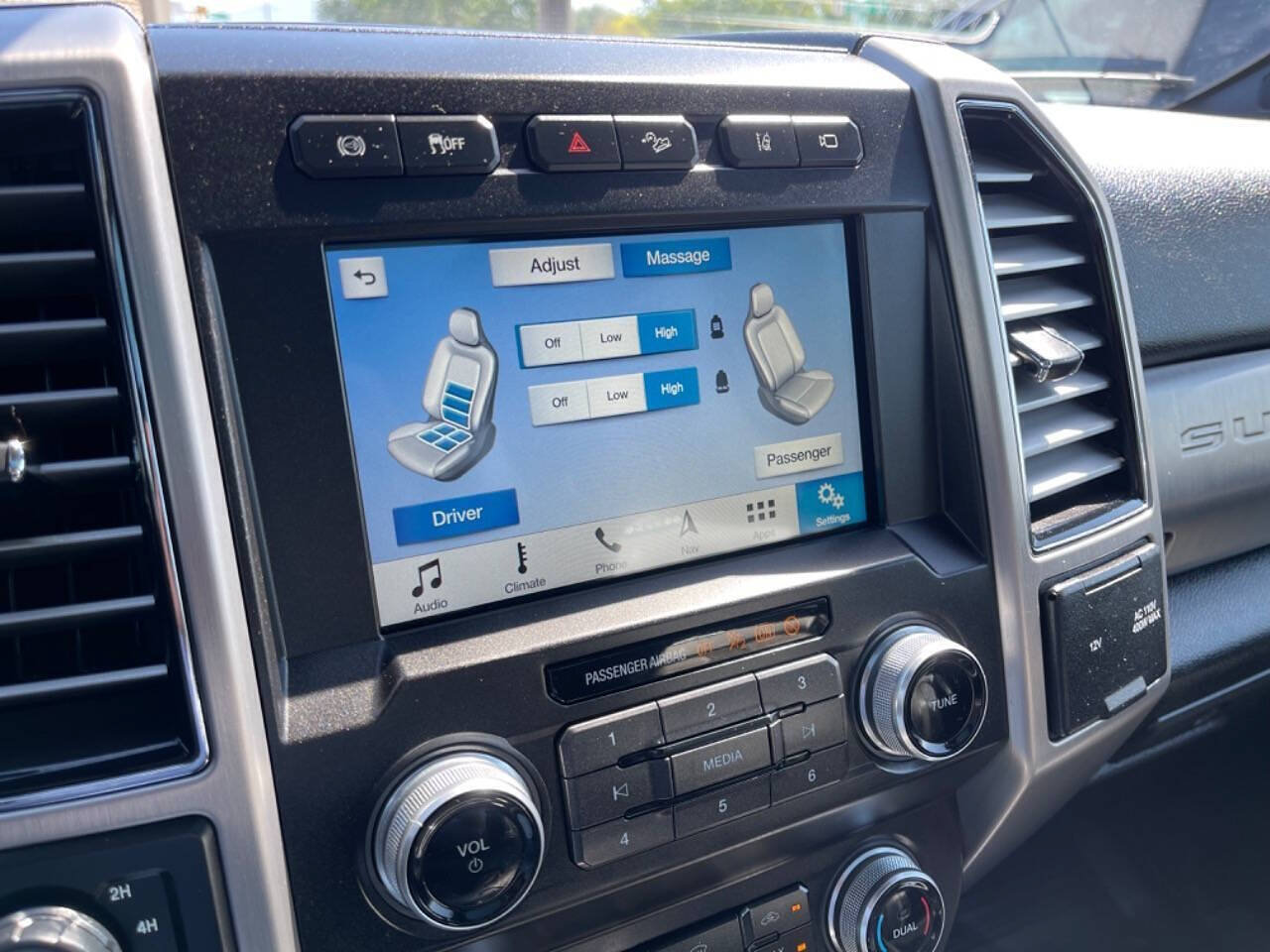 Used 2019 Ford F350 Platinum w/ Platinum Ultimate Package AWD/4WD image 26