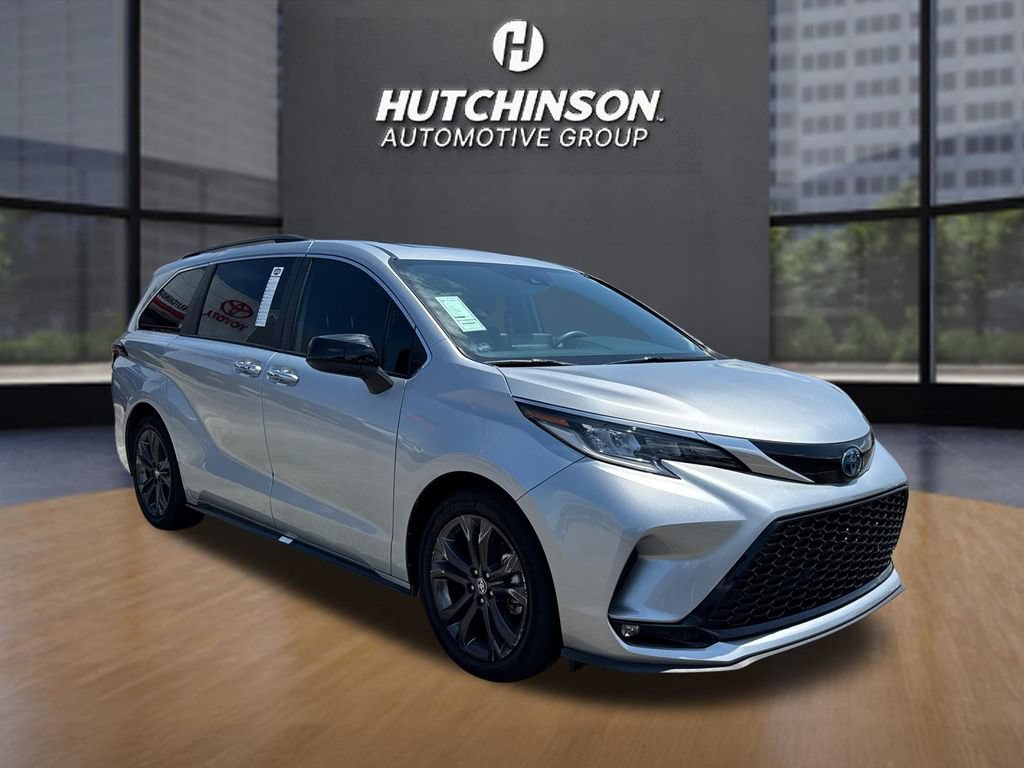 Used 2023 Toyota Sienna XSE FWD video 1