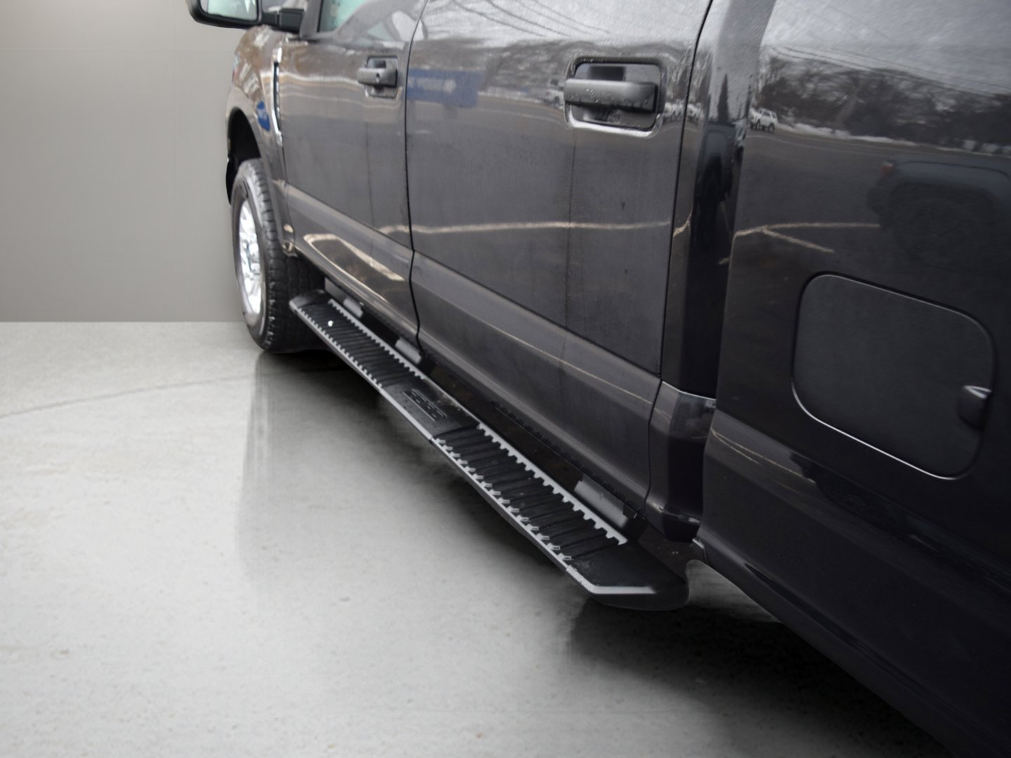 Used 2022 Ford F350 XLT w/ Camper Package image 6