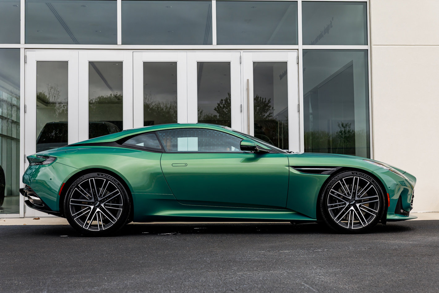 Used 2025 Aston Martin DB12 Coupe image 22
