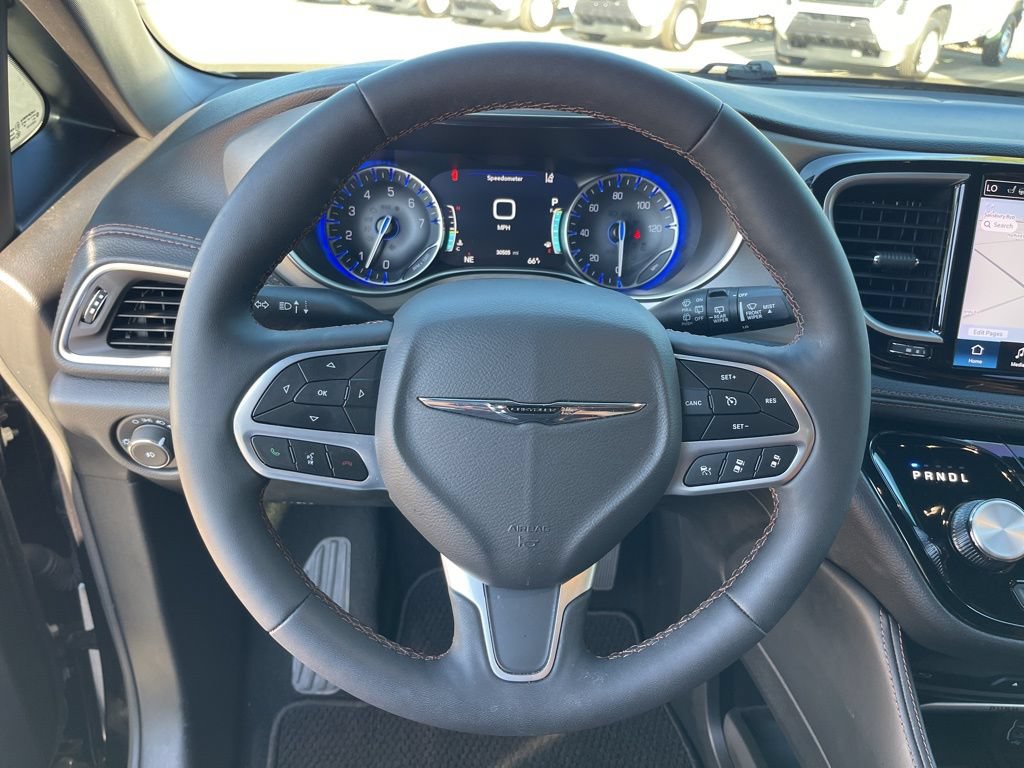 Used 2024 Chrysler Pacifica Pinnacle w/ Trailer Tow Group AWD/4WD image 16