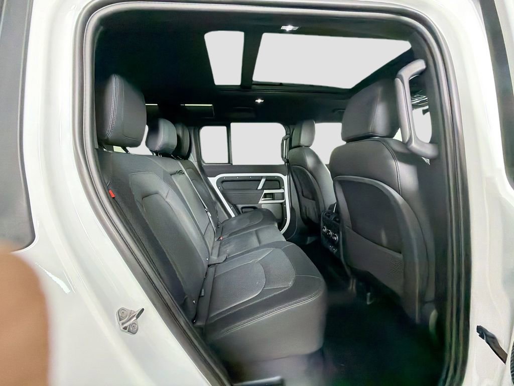 Certified 2023 Land Rover Defender 110 X-Dynamic SE AWD/4WD image 29