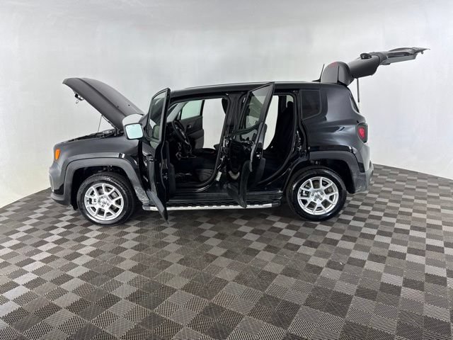 Used 2023 Jeep Renegade Latitude AWD/4WD image 11