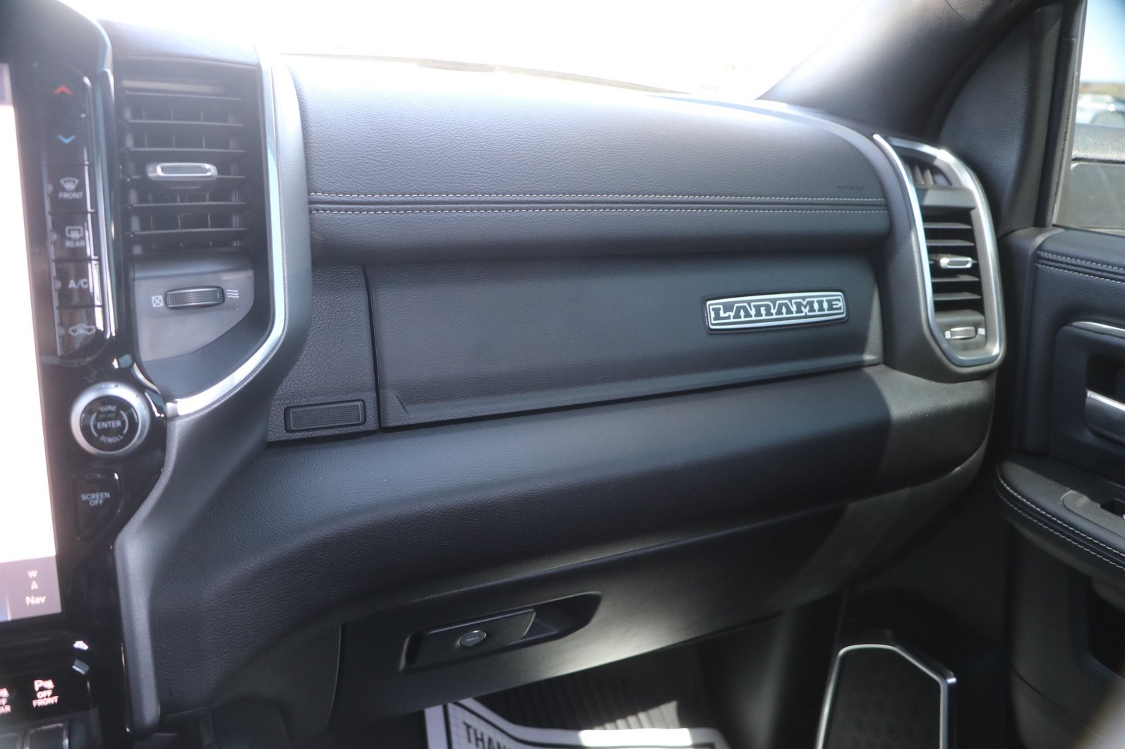Used 2025 RAM 3500 Laramie AWD/4WD image 28