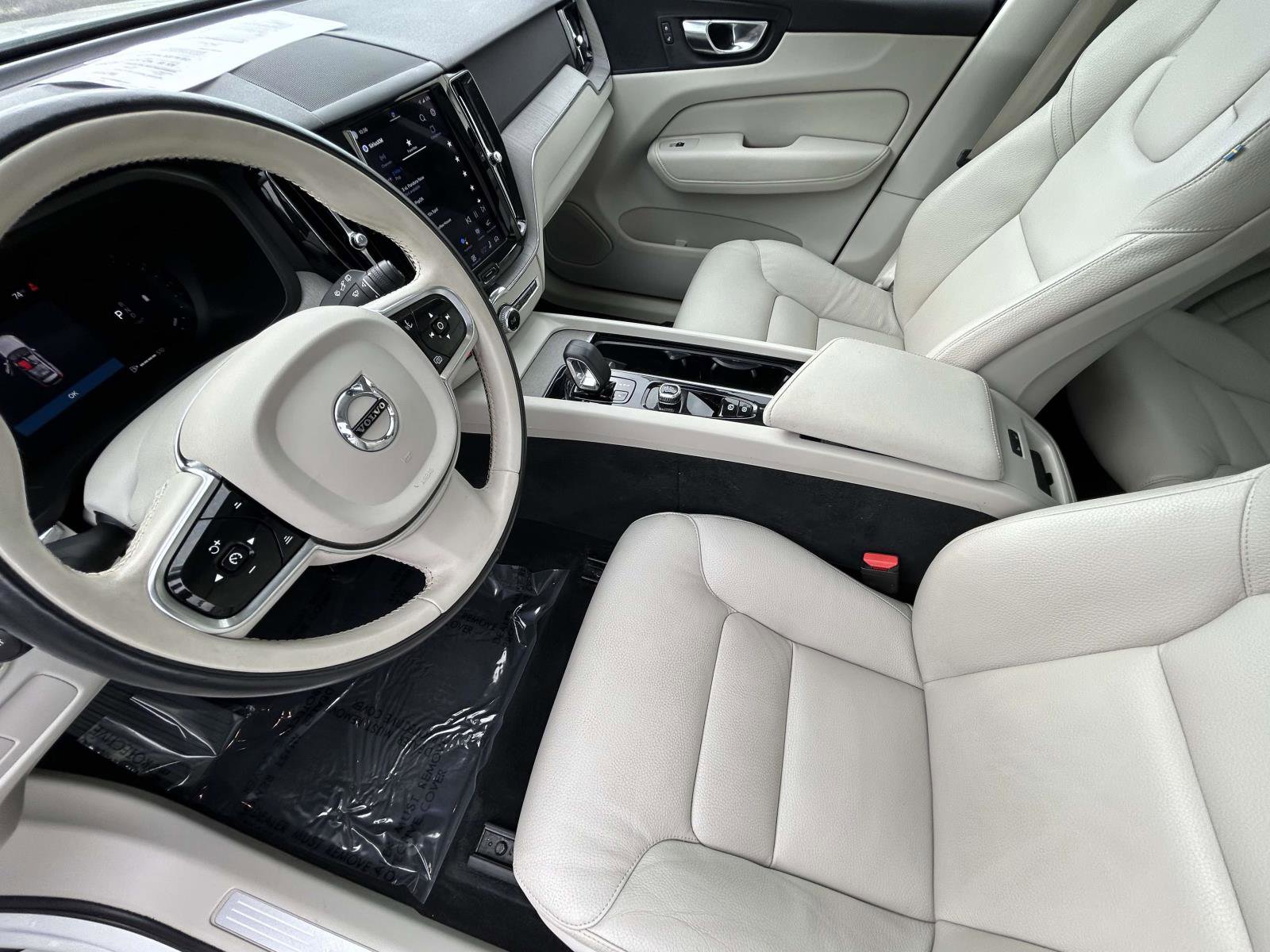 Certified 2023 Volvo XC60 B5 Plus w/ Climate Package image 10