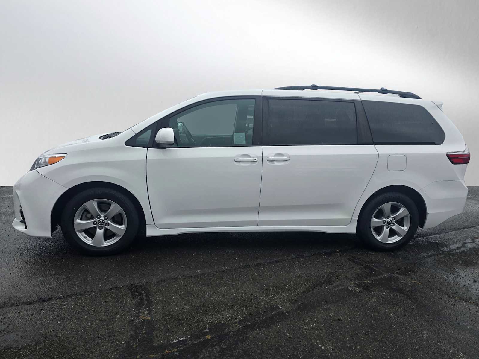 Used 2020 Toyota Sienna LE FWD image 6