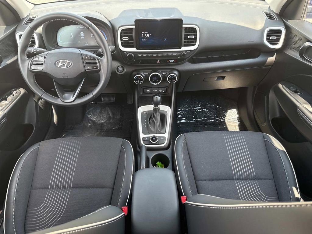 Used 2024 Hyundai Venue Limited FWD image 14