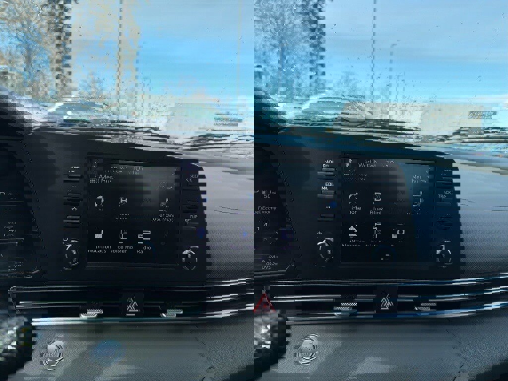 Certified 2023 Hyundai Elantra SEL image 19