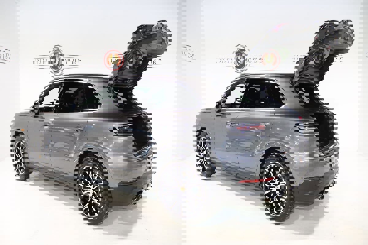 Used 2024 Porsche Cayenne image 36