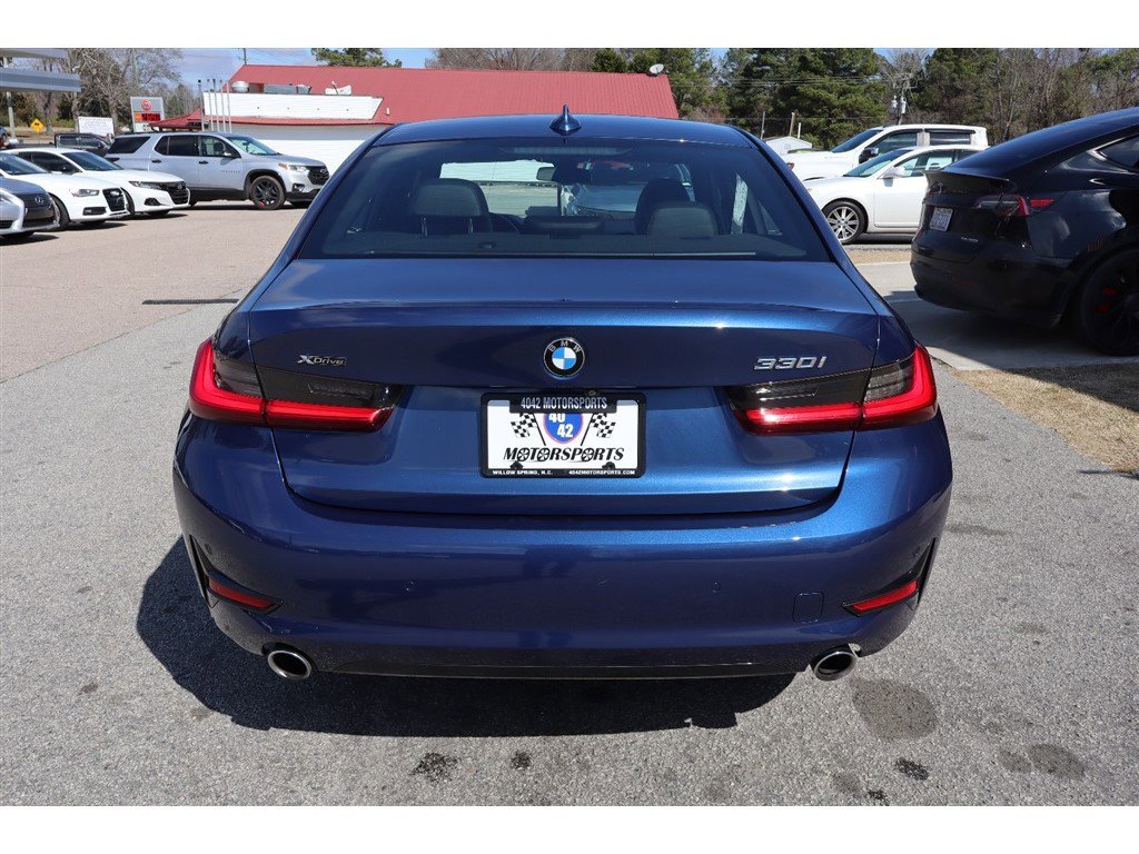 Used 2021 BMW 330i xDrive Sedan AWD/4WD image 4