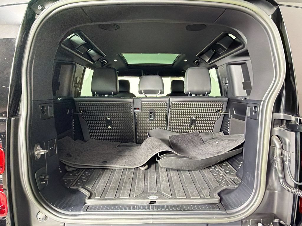 Used 2023 Land Rover Defender 110 X-Dynamic SE AWD/4WD image 28