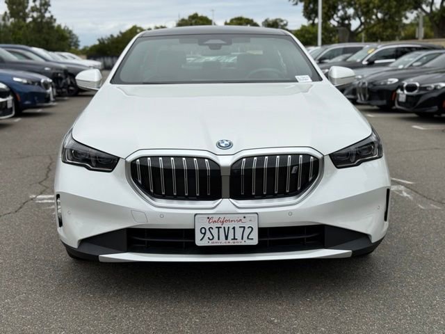 Used 2025 BMW i5 xDrive40 w/ Premium Package image 4