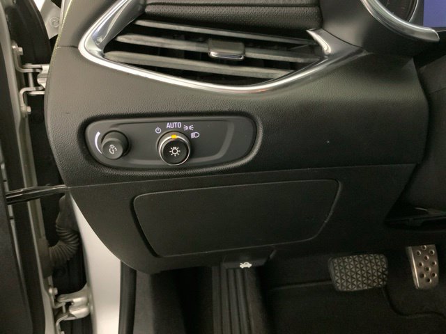 Used 2017 Chevrolet Malibu Premier w/ Premier Sun and Wheel Package FWD image 17