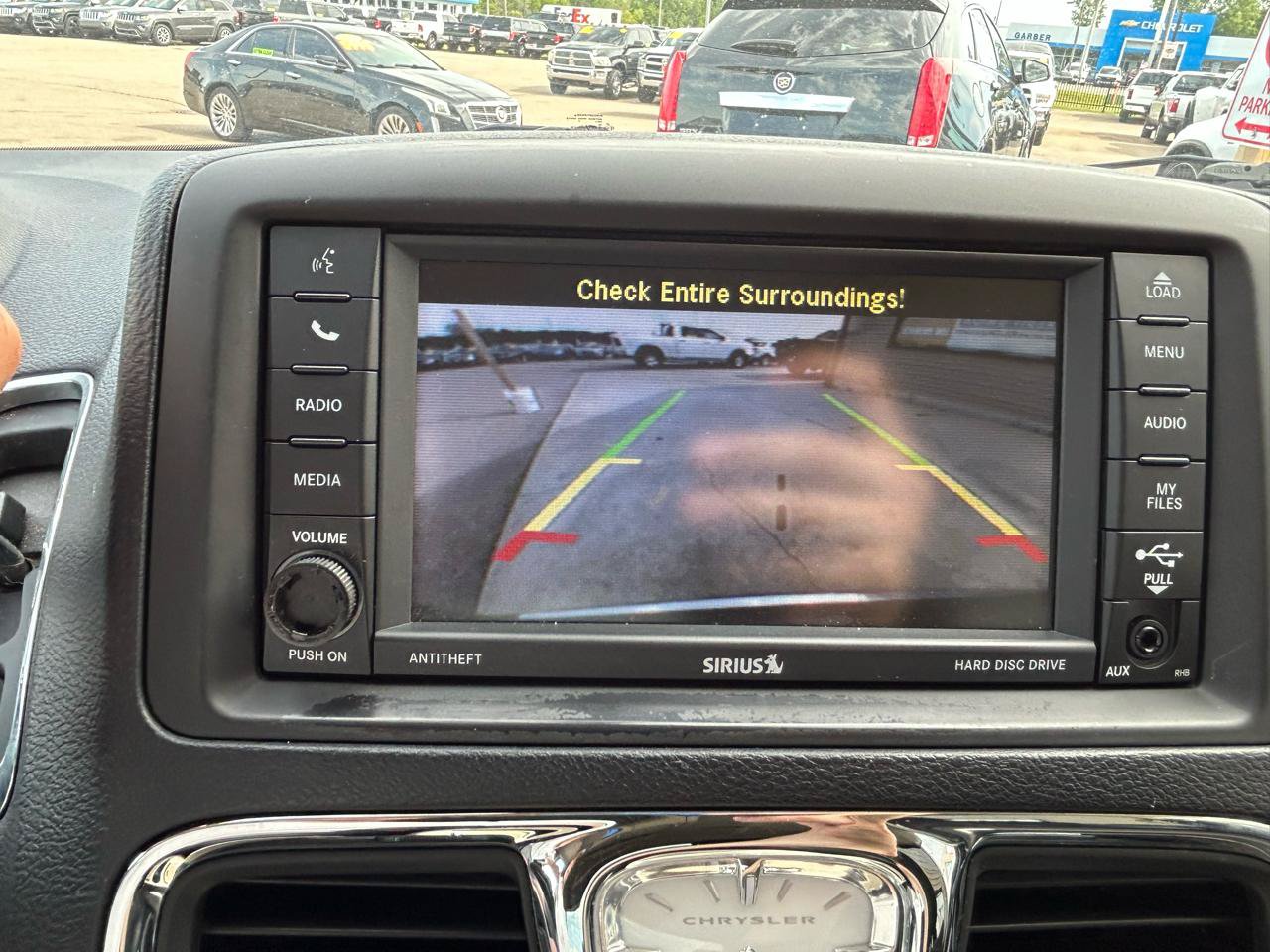 Used 2014 Chrysler Town & Country Touring-L FWD image 22