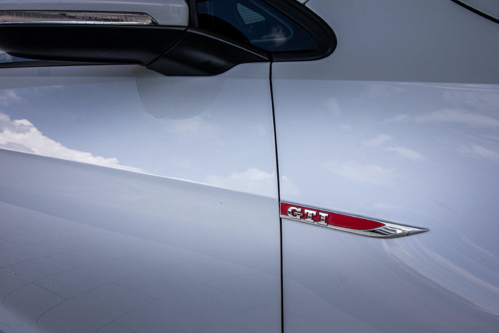 Used 2019 Volkswagen GTI SE FWD image 4