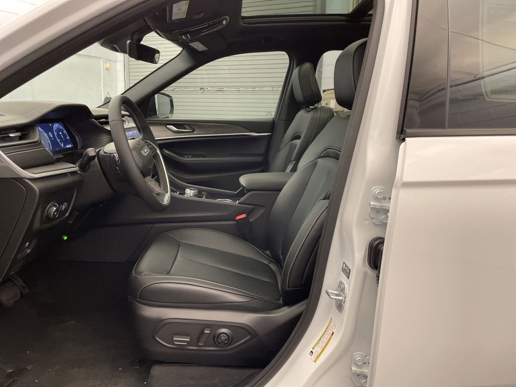 New 2026 Jeep Grand Cherokee Limited w/ Limited Altitude Package image 16