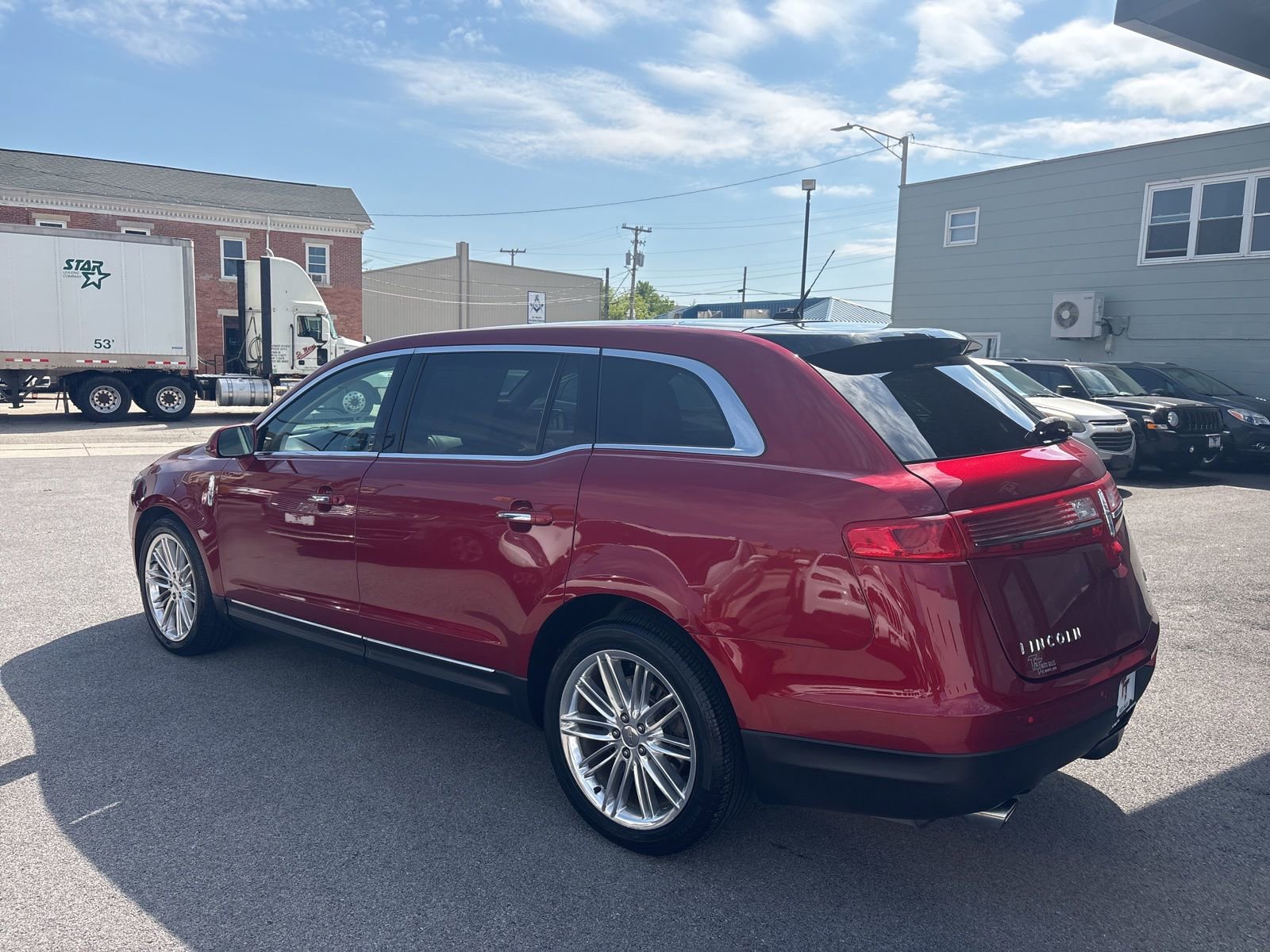 Used 2016 Lincoln MKT AWD w/ Equipment Group 201A image 2