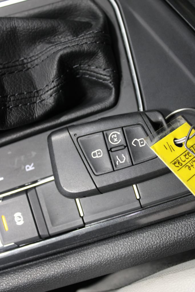 Used 2019 Volkswagen Tiguan SEL FWD image 47