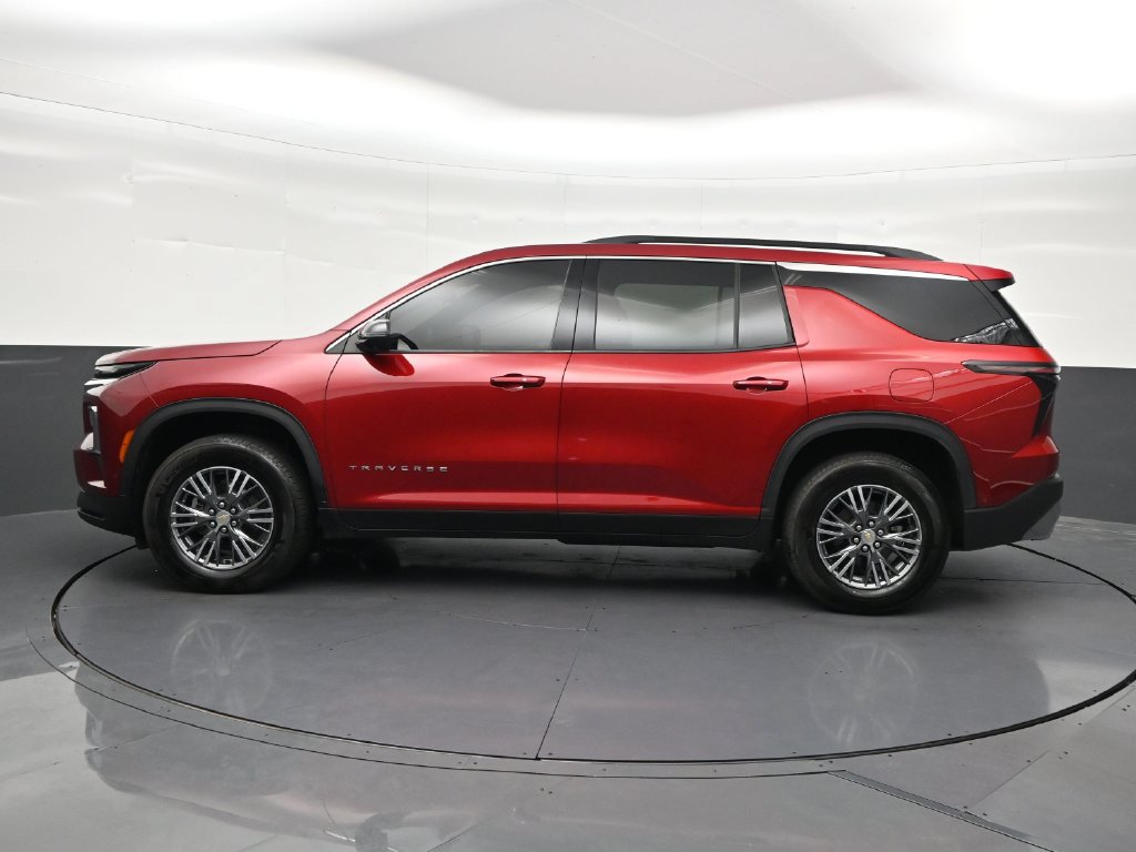 Used 2024 Chevrolet Traverse LT w/ Enhanced Driving Package FWD image 2