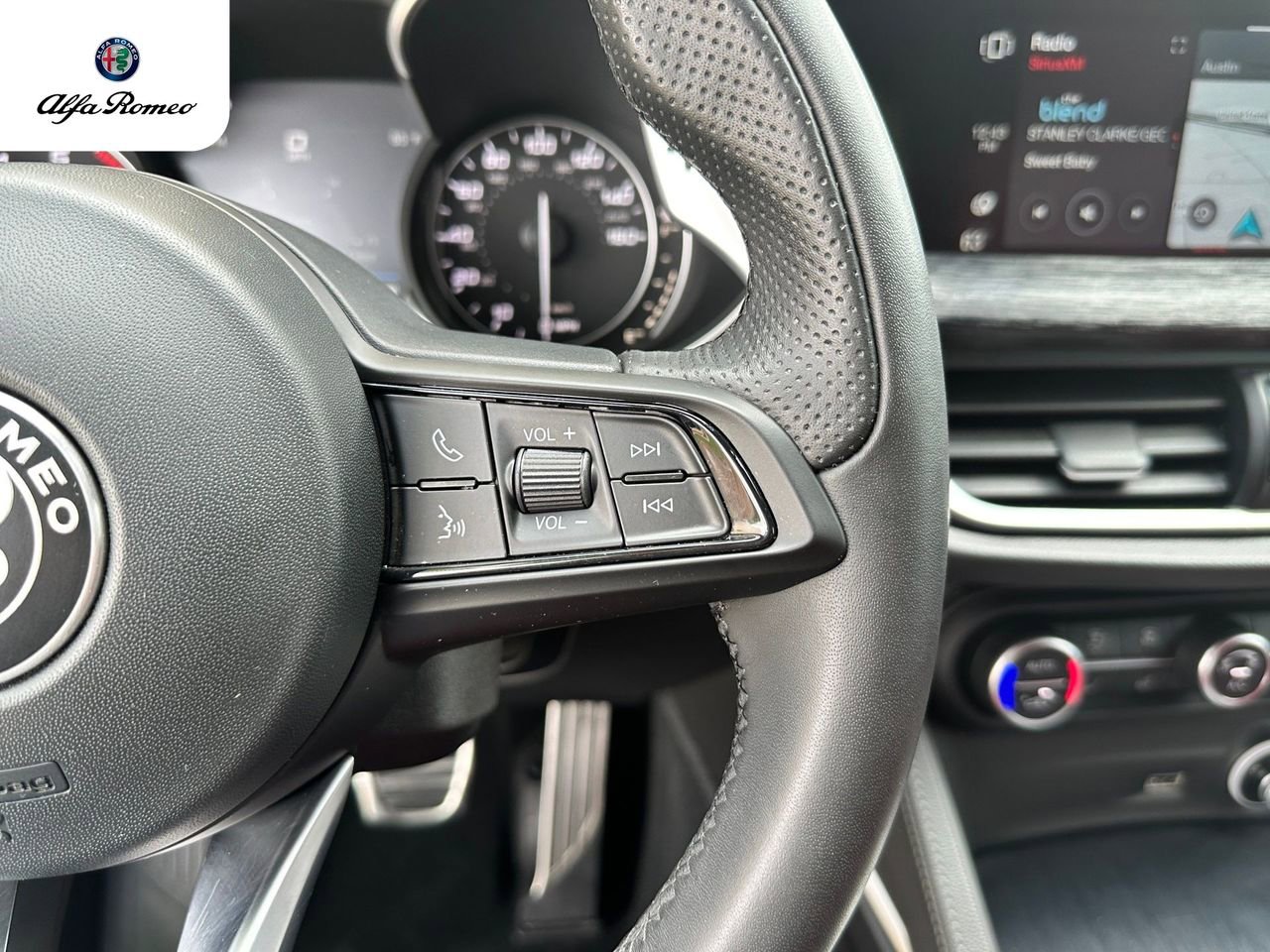 Used 2023 Alfa Romeo Stelvio Sprint image 15