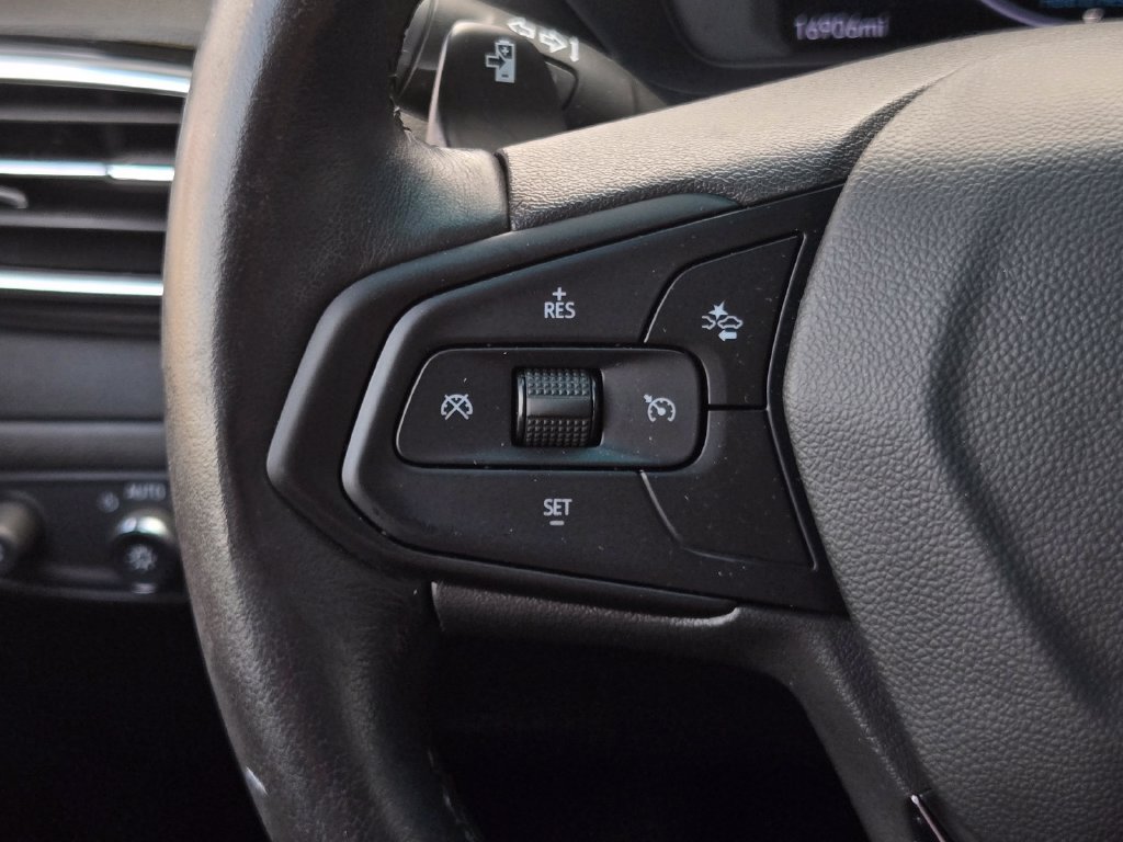 Used 2022 Chevrolet Bolt LT FWD image 23