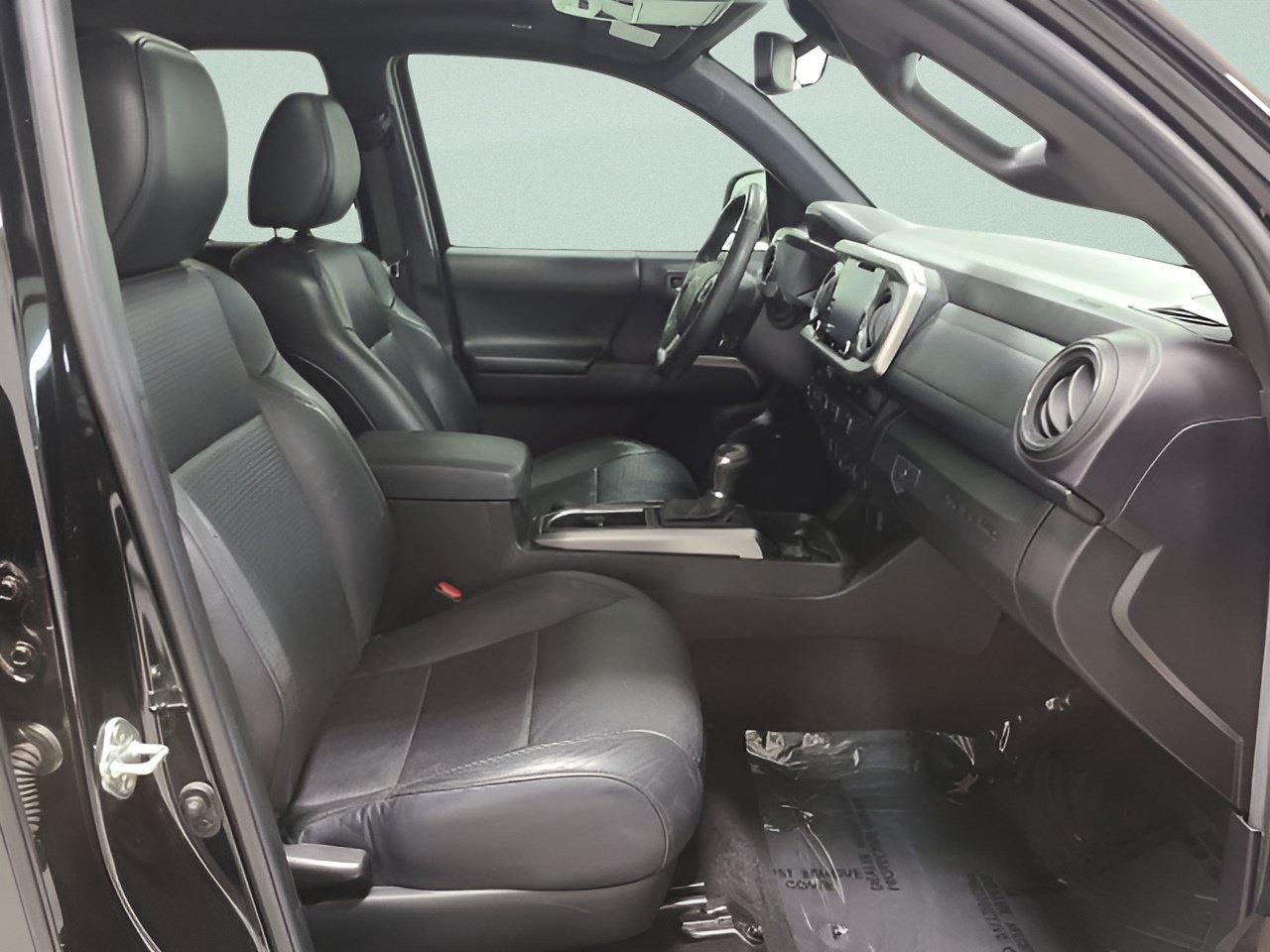 Used 2022 Toyota Tacoma Limited AWD/4WD image 13