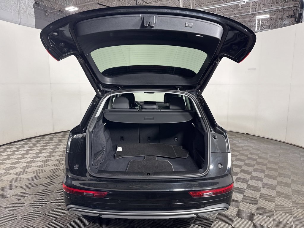 Used 2023 Audi Q5 2.0T Premium w/ Convenience Package image 9