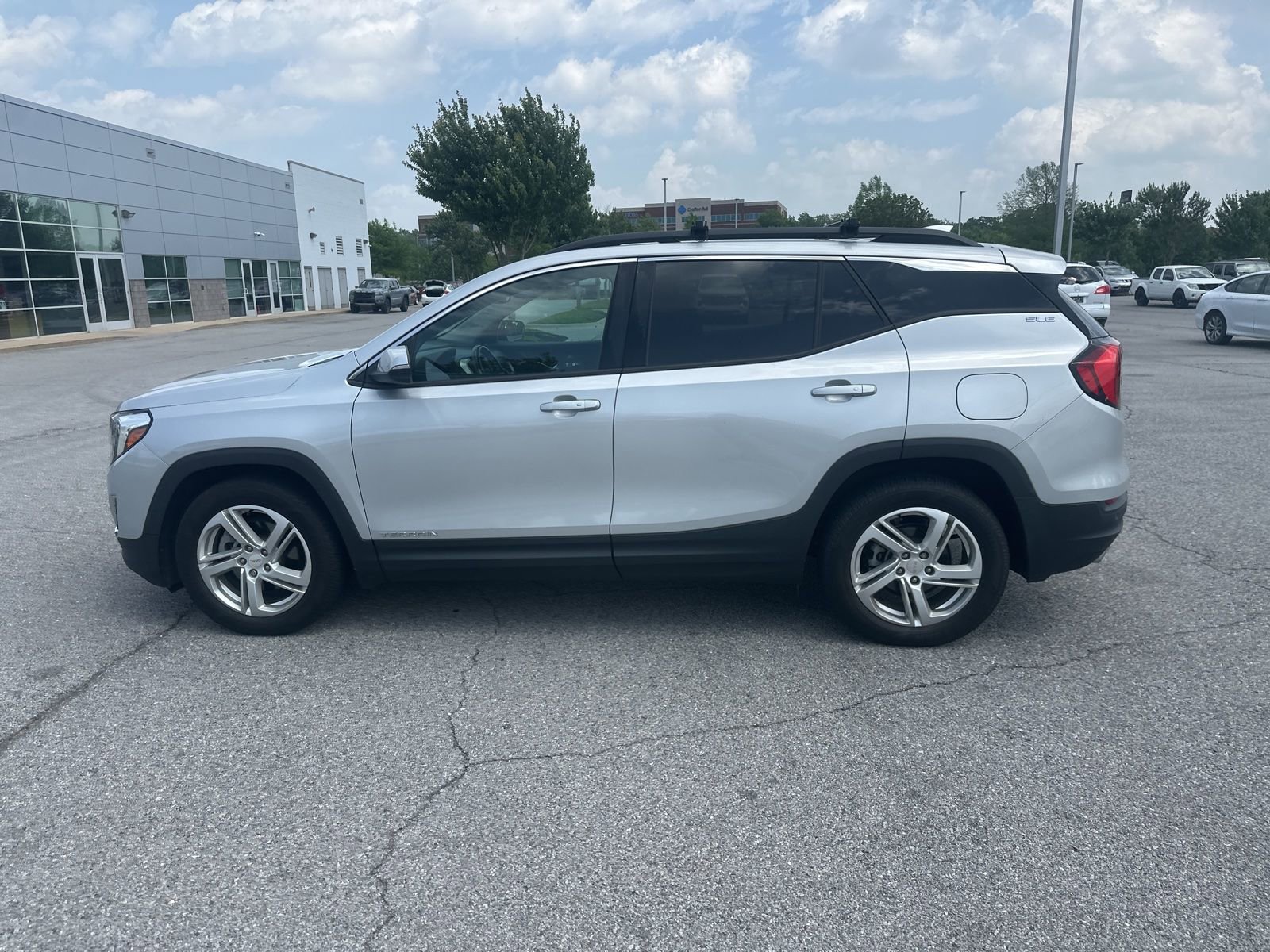 Used 2018 GMC Terrain SLE w/ Driver Convenience Package FWD image 8