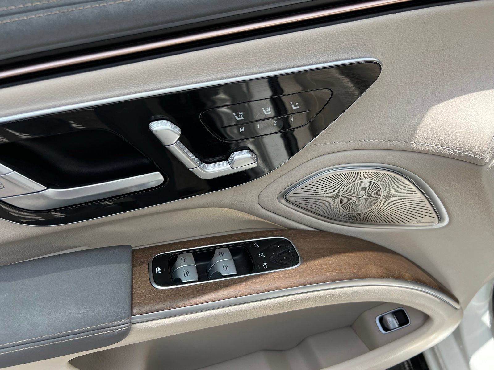 Used 2022 Mercedes-Benz EQS 580 4MATIC Sedan image 31