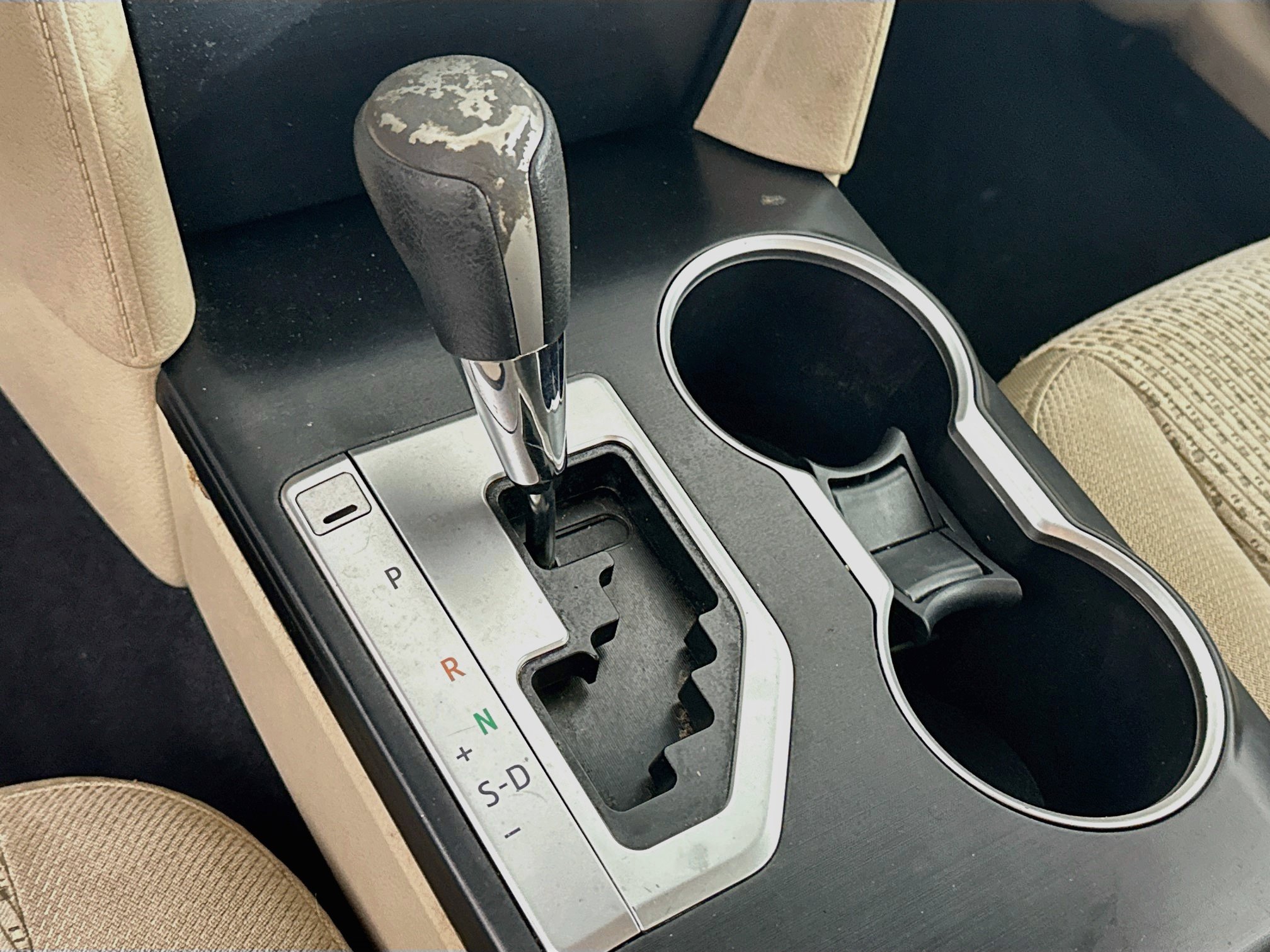 Used 2013 Toyota Camry LE FWD image 23