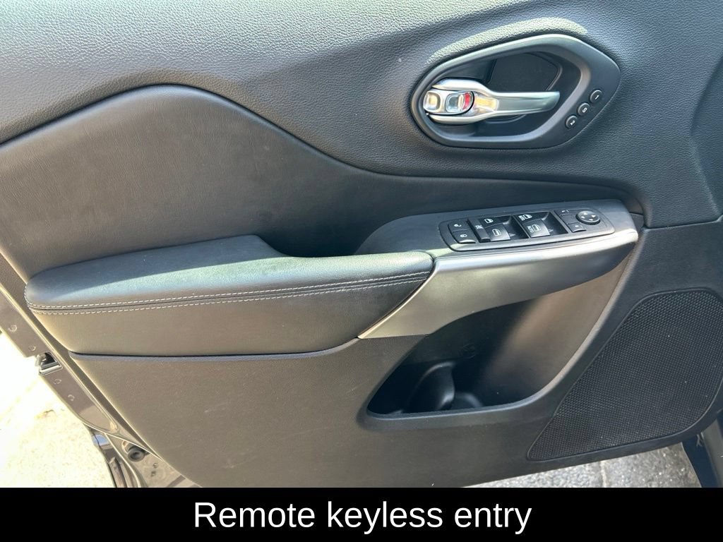 Certified 2019 Jeep Cherokee Limited AWD/4WD image 11