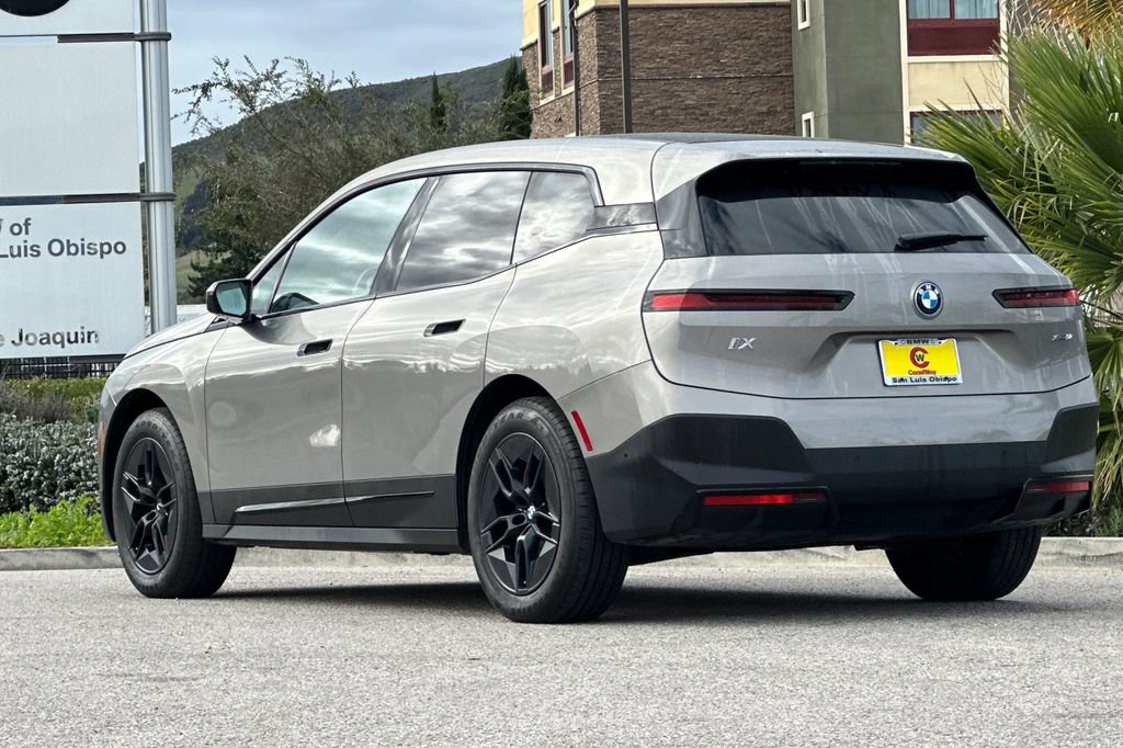 Used 2023 BMW iX xDrive50 w/ Premium Package image 5