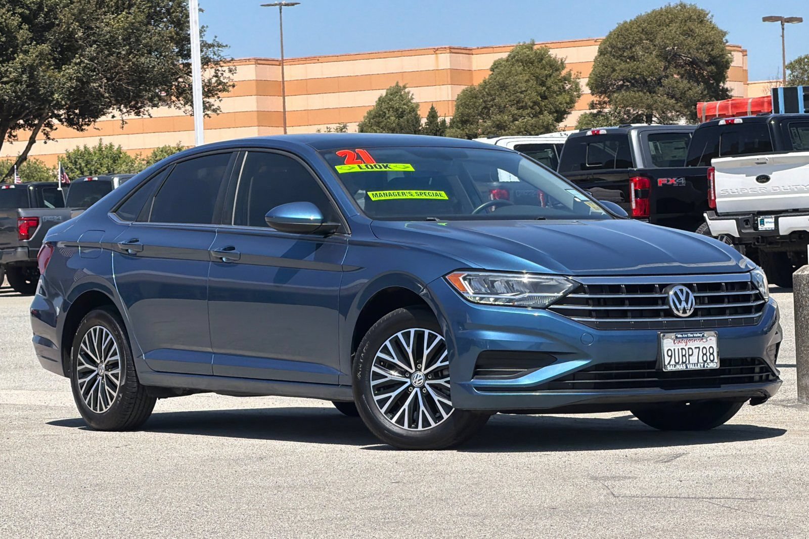 Used 2021 Volkswagen Jetta SE FWD image 2