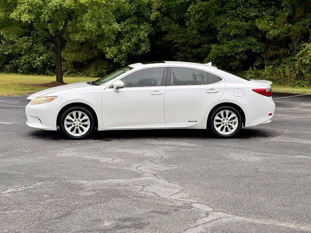 Used 2013 Lexus ES 300h w/ Luxury Pkg FWD image 3