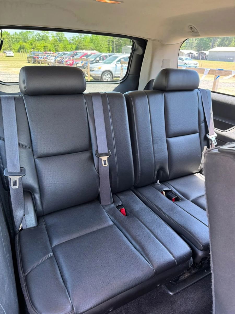 Used 2011 GMC Yukon XL SLT w/ SLT-2 Equipment Package AWD/4WD image 15
