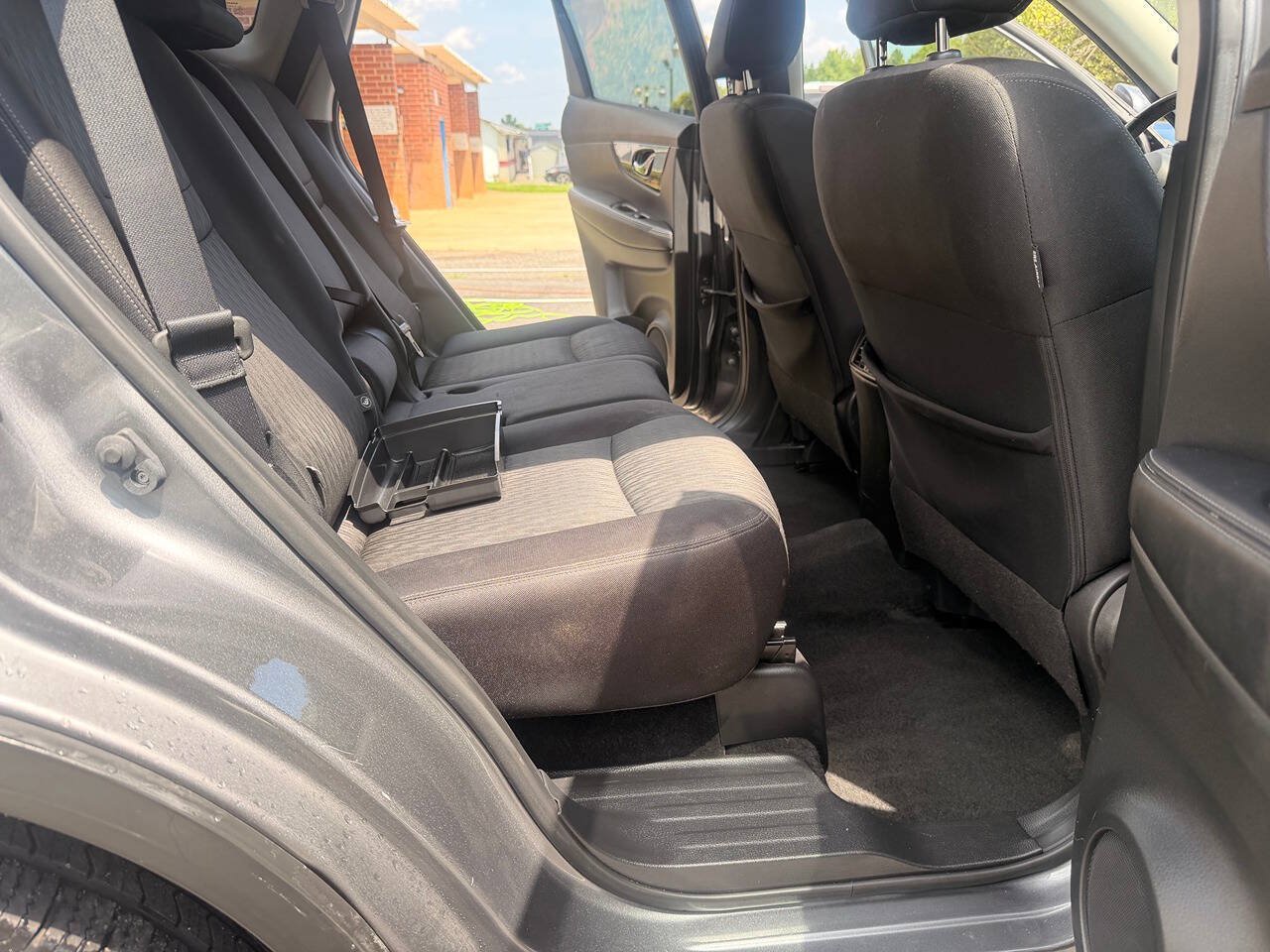 Used 2019 Nissan Rogue S w/ Special Edition Package FWD image 16
