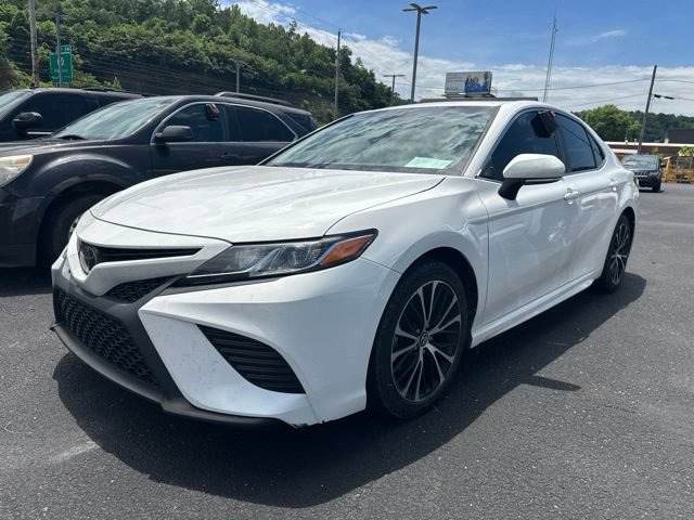 Used 2018 Toyota Camry SE w/ Audio Package FWD image 3
