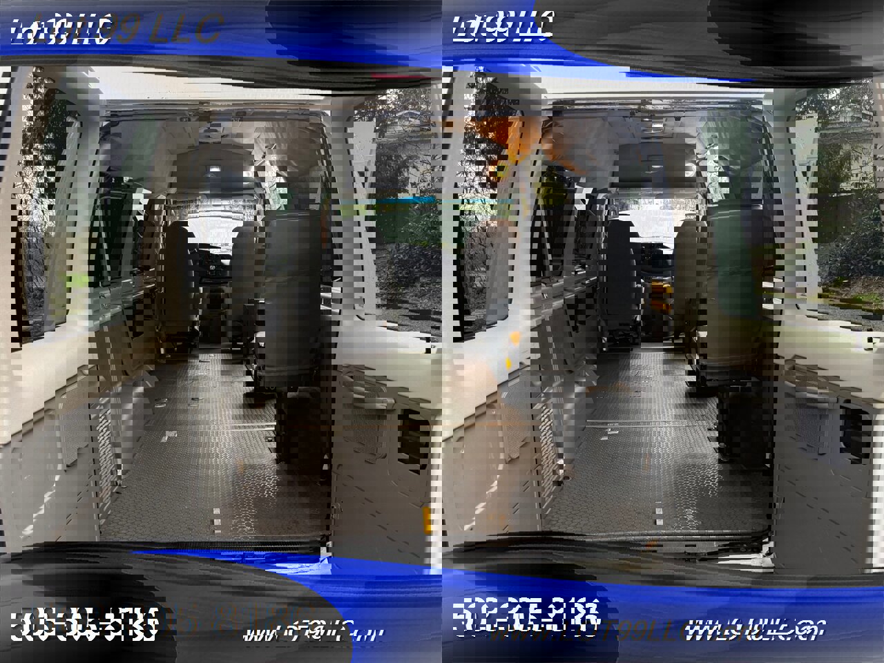 Used 2005 Ford E-150 and Econoline 150 XLT image 2