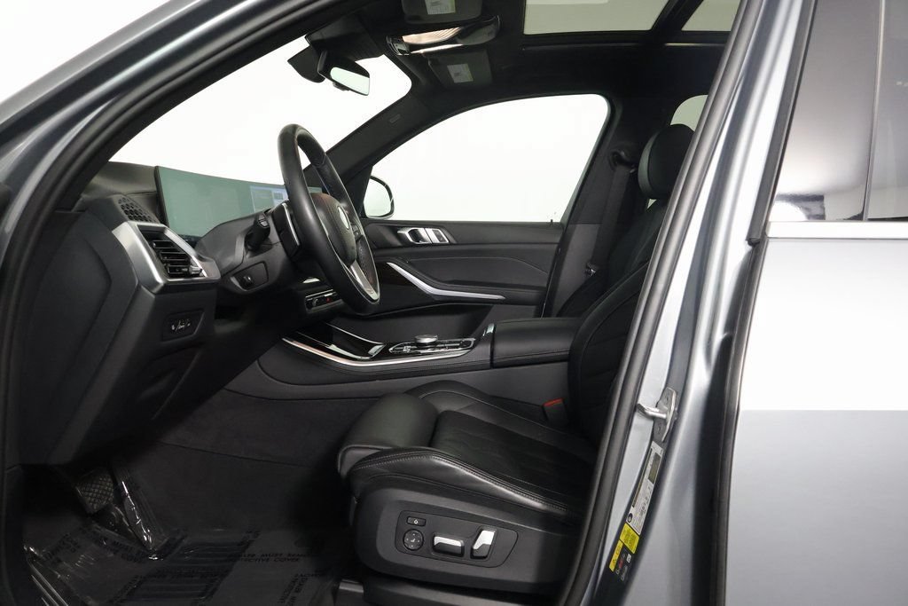 Used 2024 BMW X5 xDrive50e w/ Parking Assistance Package AWD/4WD image 10