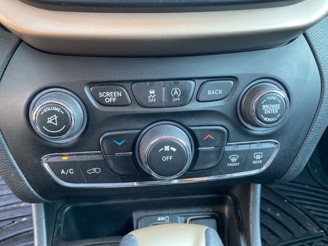 Used 2015 Jeep Cherokee Latitude image 22