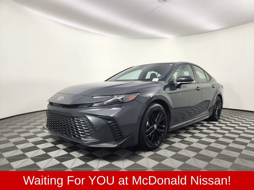 Used 2025 Toyota Camry SE FWD image 1